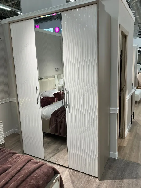 Шкаф Гравита 3-дверный белый глянец | изображение 1