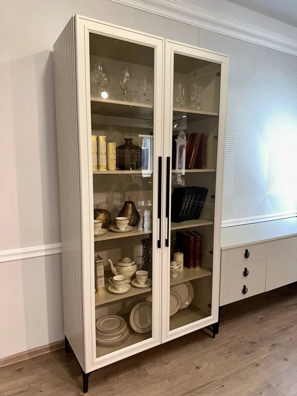 Витрина Стелла 2-ств светло серый камень - Выставка м. Марьина роща | изображение 16